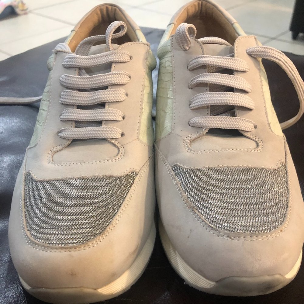 💜 Vaneli  sport sneakers 7.0 US woman